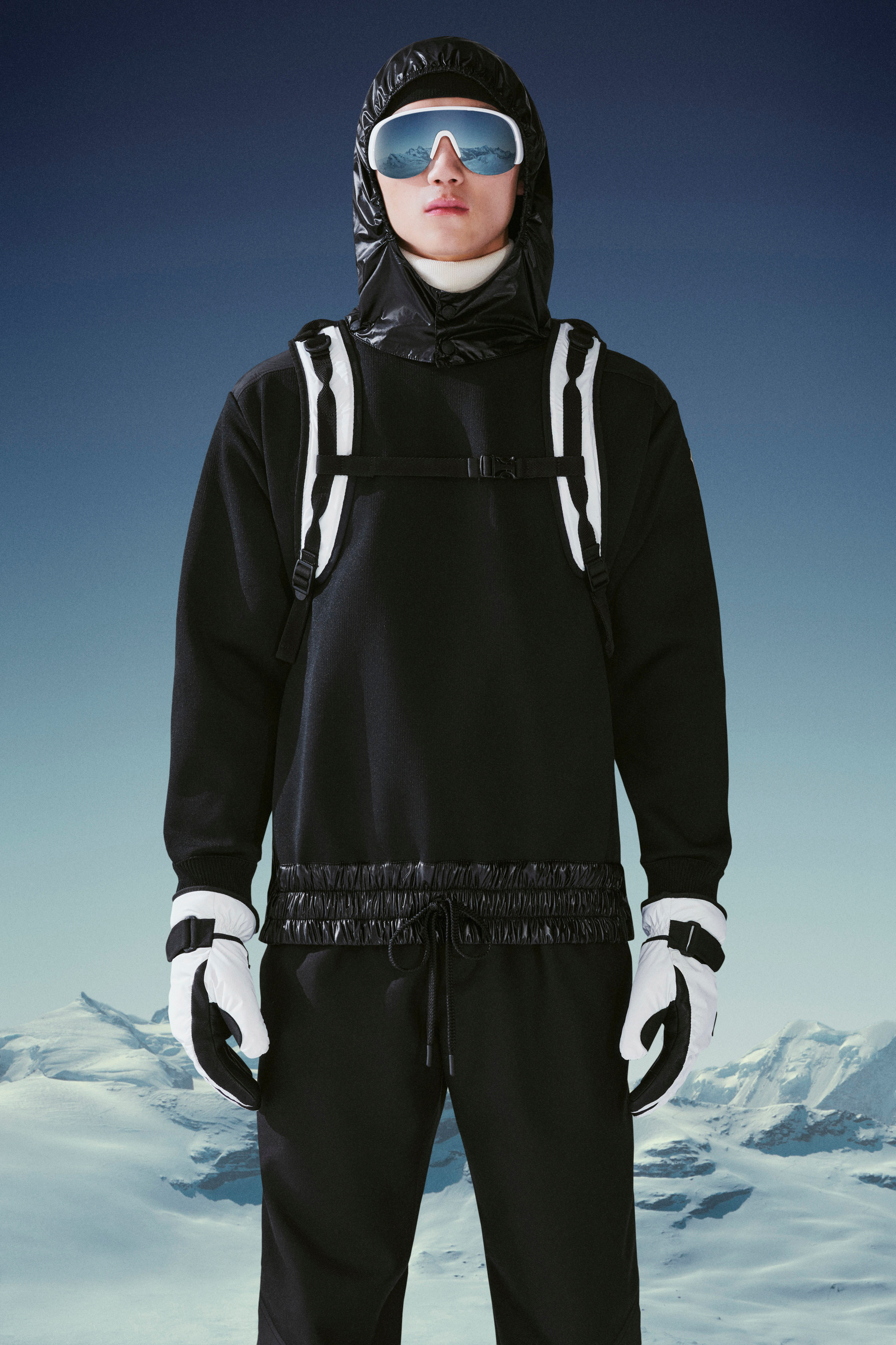 MONCLER GRENOBLE 2021/22秋冬新作 フード内蔵スウェットシャツ MONCLER GRENOBLE 2021/22秋冬新作 フード内蔵スウェットシャツ