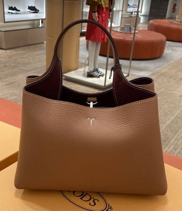 TOD'S直営店◆ハンドバッグ◆レザー◆ロゴ◆2way◆エレガント TOD'S直営店◆ハンドバッグ◆レザー◆ロゴ◆2way◆エレガント