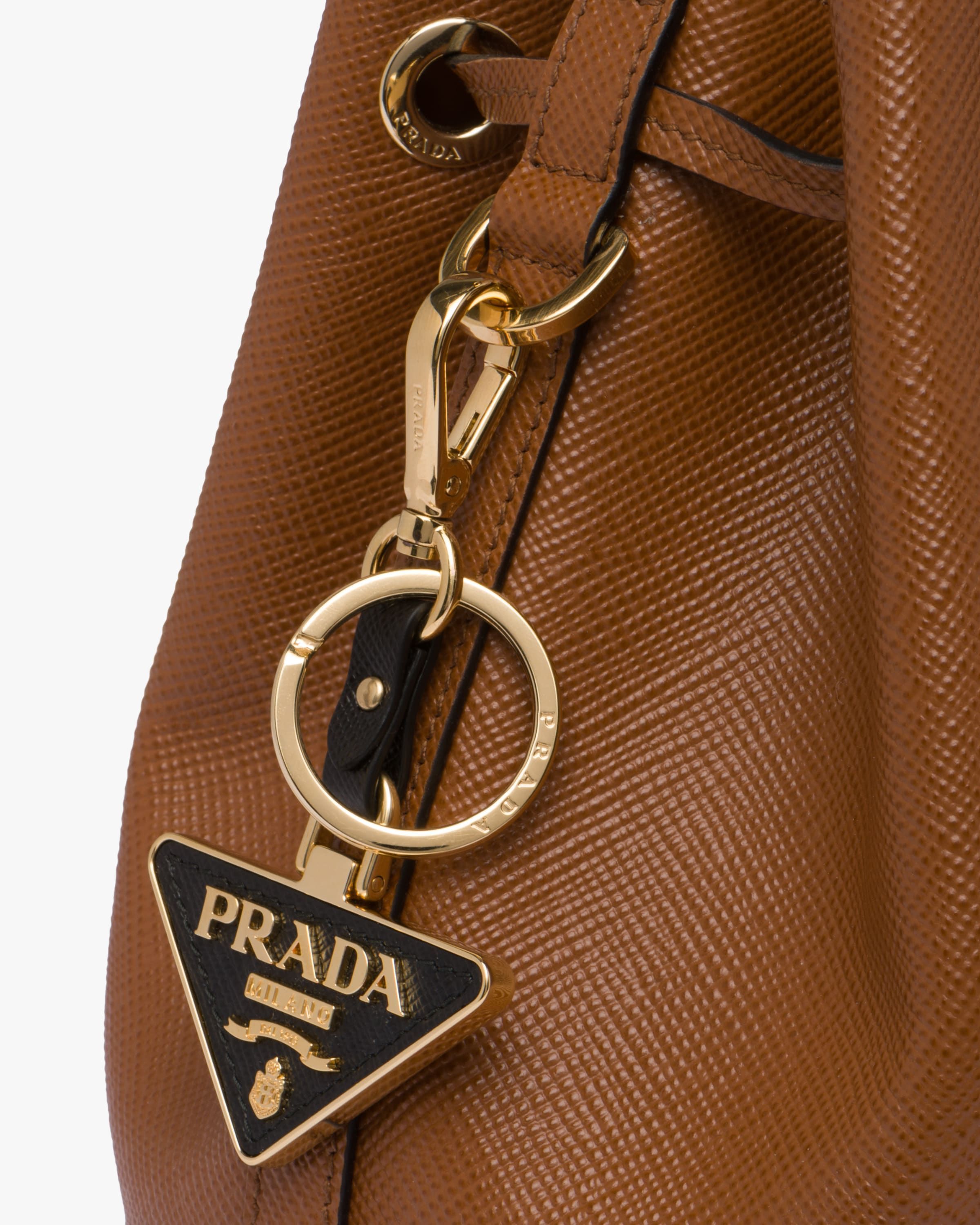 ★送料関税込★PRADAトライアングルロゴ サフィアーノキーリング ☆PRADA☆ サフィアーノレザー キーリング トライアングルロゴ