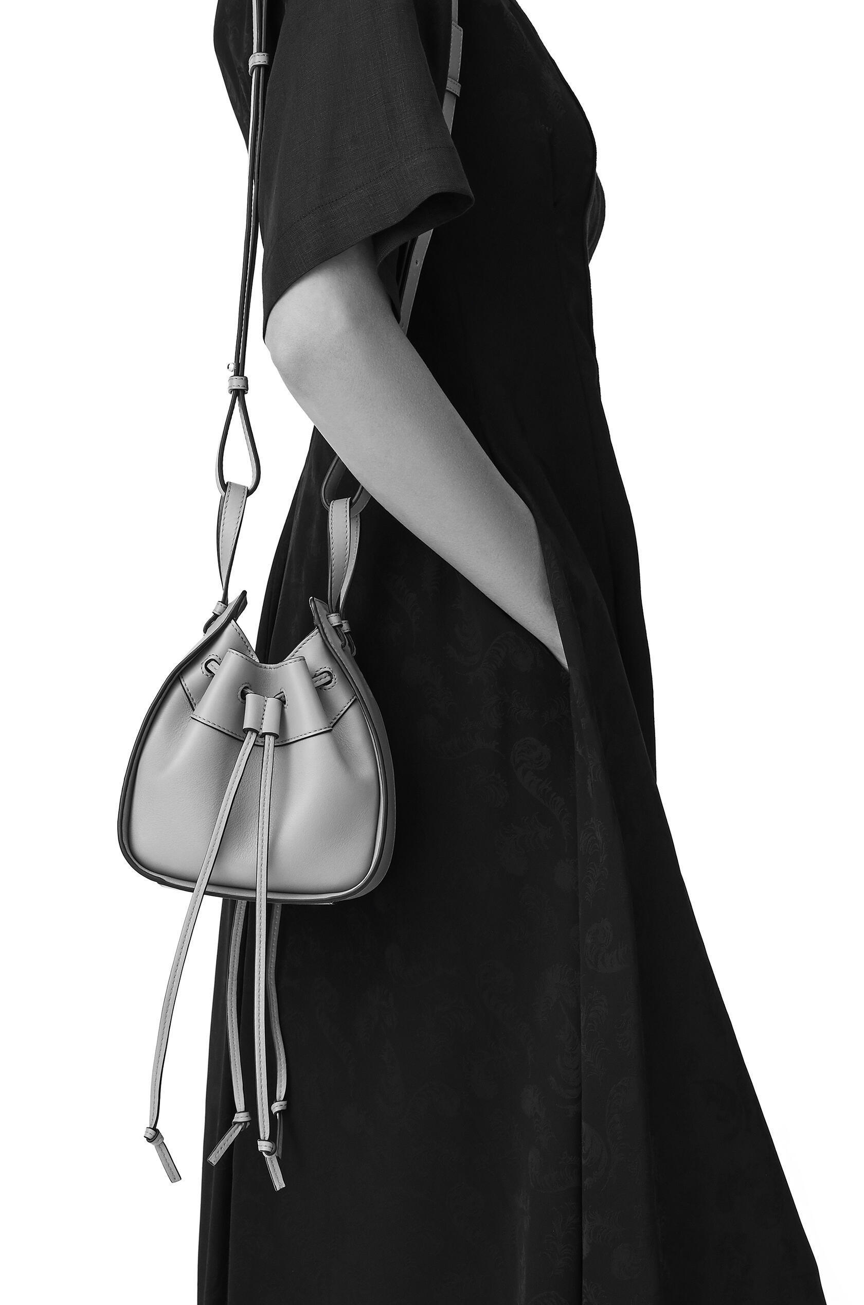 LOEWE ショルダーバッグ・ポシェット 【安心!直営店】LOEWE ロエベ Hammock レザー バッグ ミニ(2)