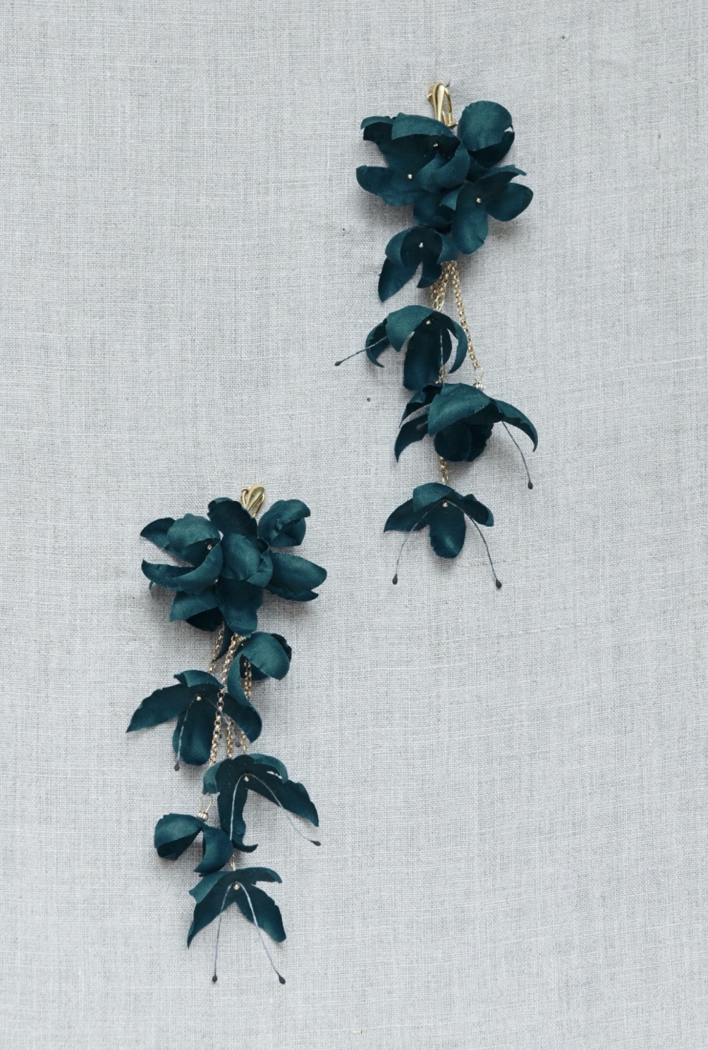 DECOLOVE 雑誌掲載 日本完売 Snow drop ピアス