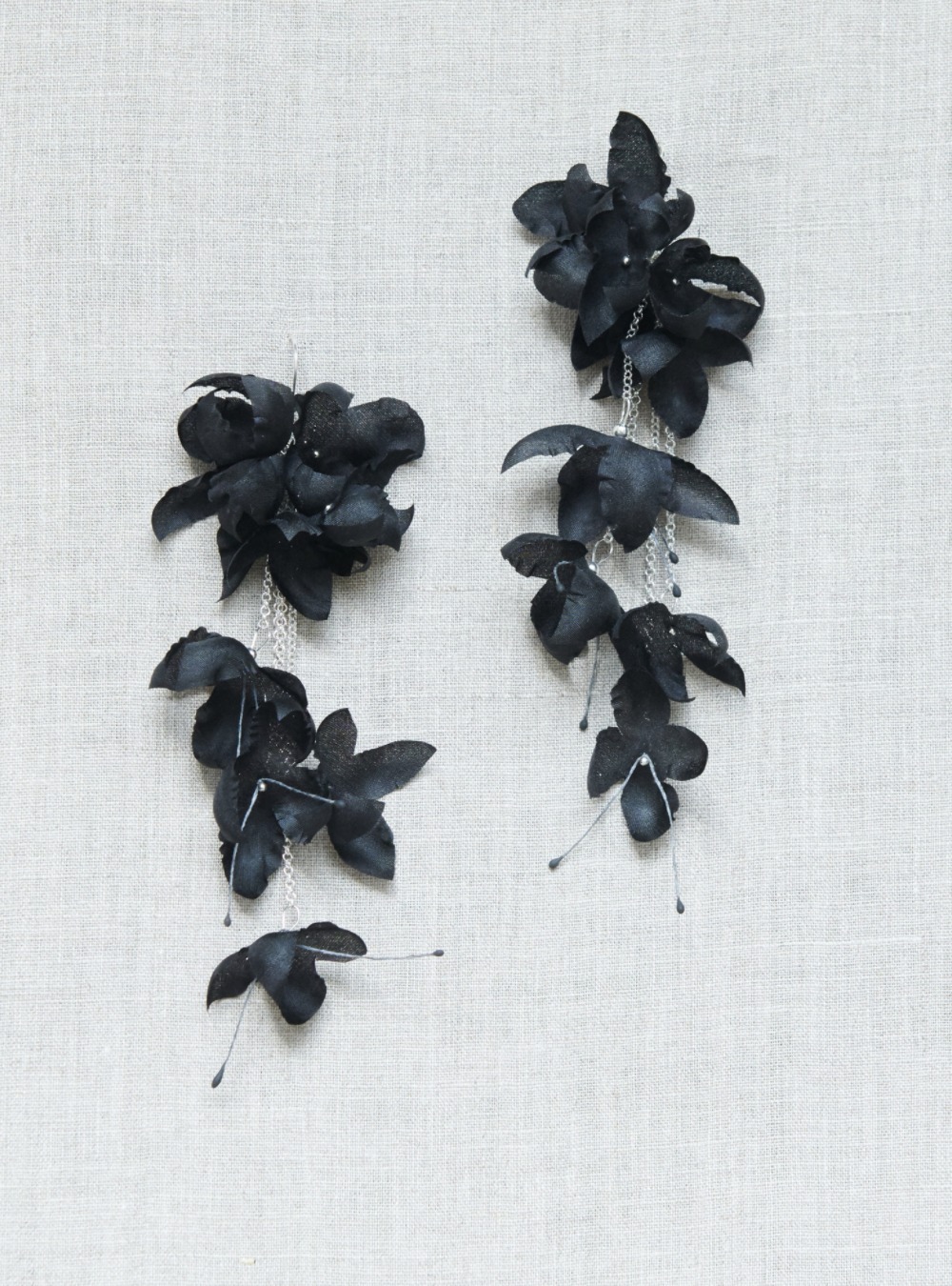 DECOLOVE 雑誌掲載 日本完売 Snow drop ピアス