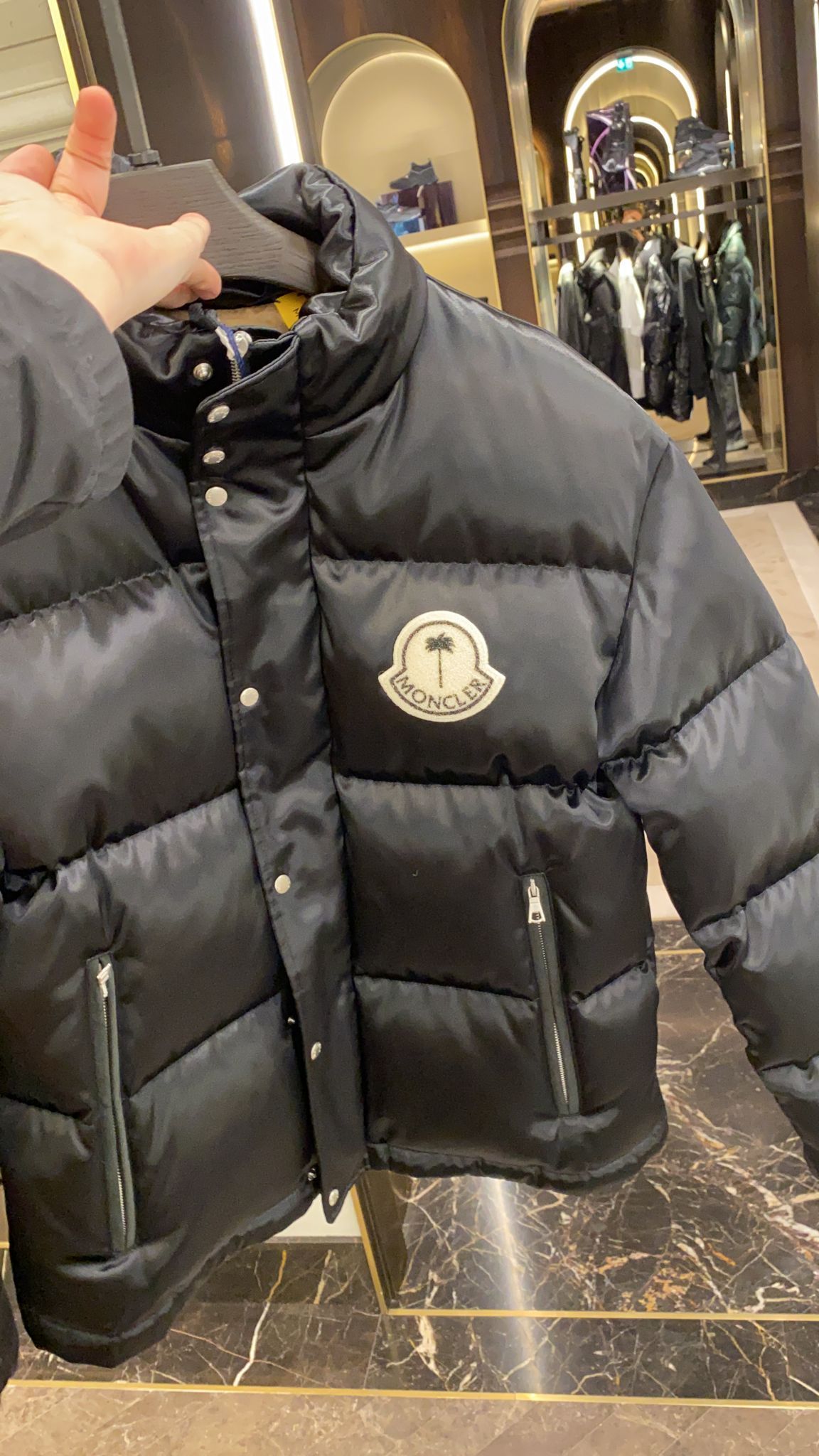 驚きの値段で Moncler Yountville ショートダウンジャケット ダウンジャケット サイズを選択してください 3 Xl以上 Www Mgmtransformer Com