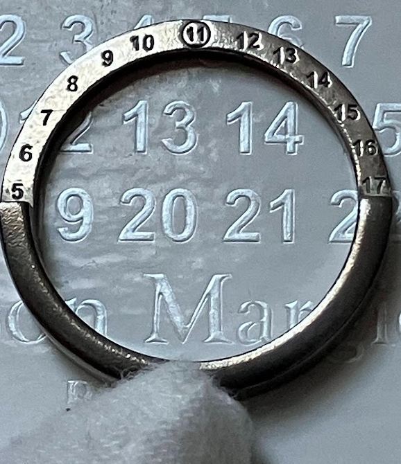 Maison Margiela ナンバーロゴ ガンメタル カット リング