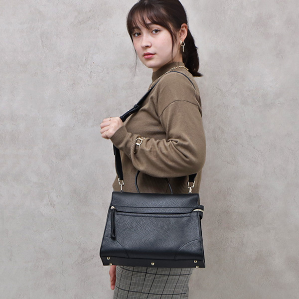 トメントを 【新品・未使用】FURLA メッセンジャー M Nero なブランド