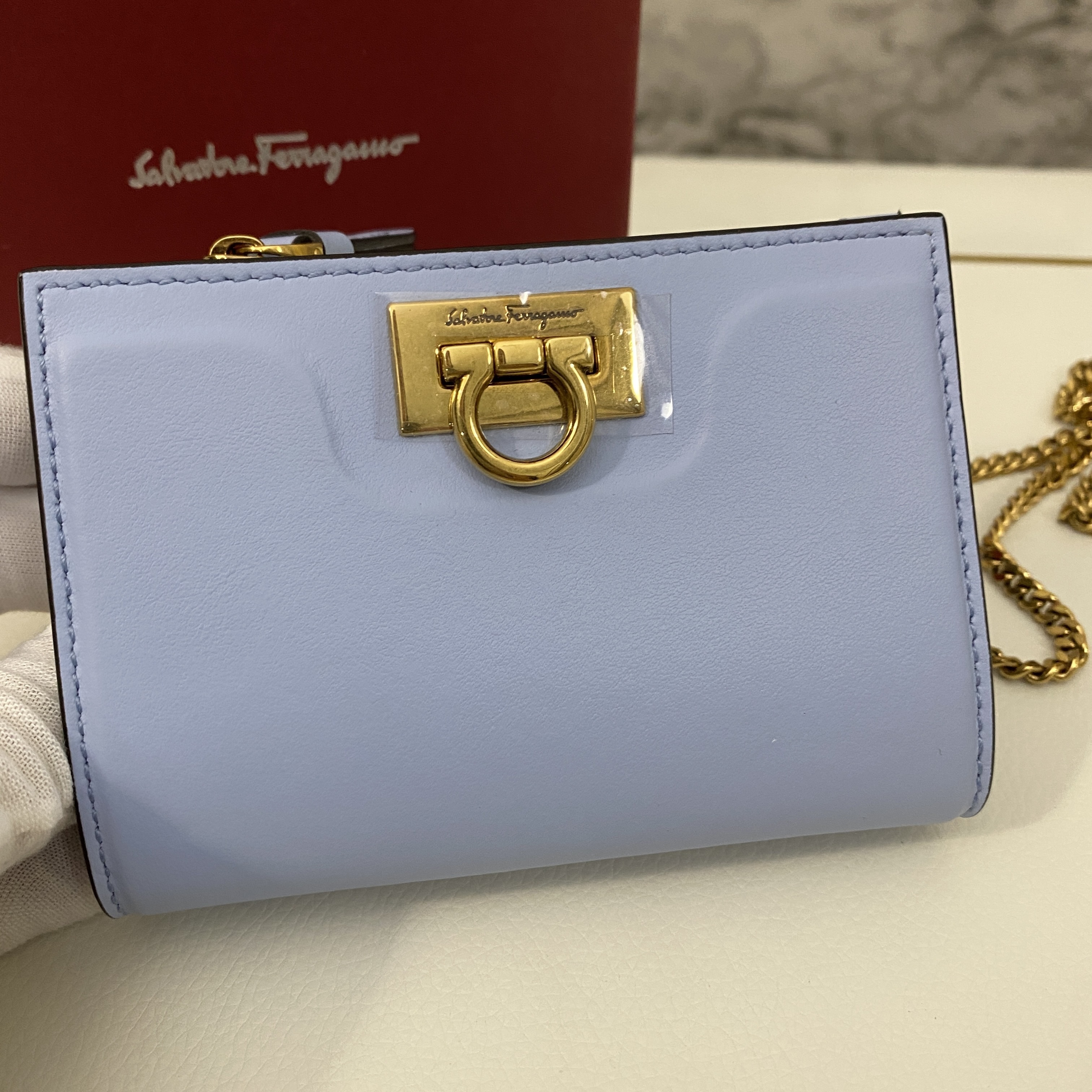 SALE【Salvatore Ferragamo】カード&コイン☆２つ折り☆チェーン