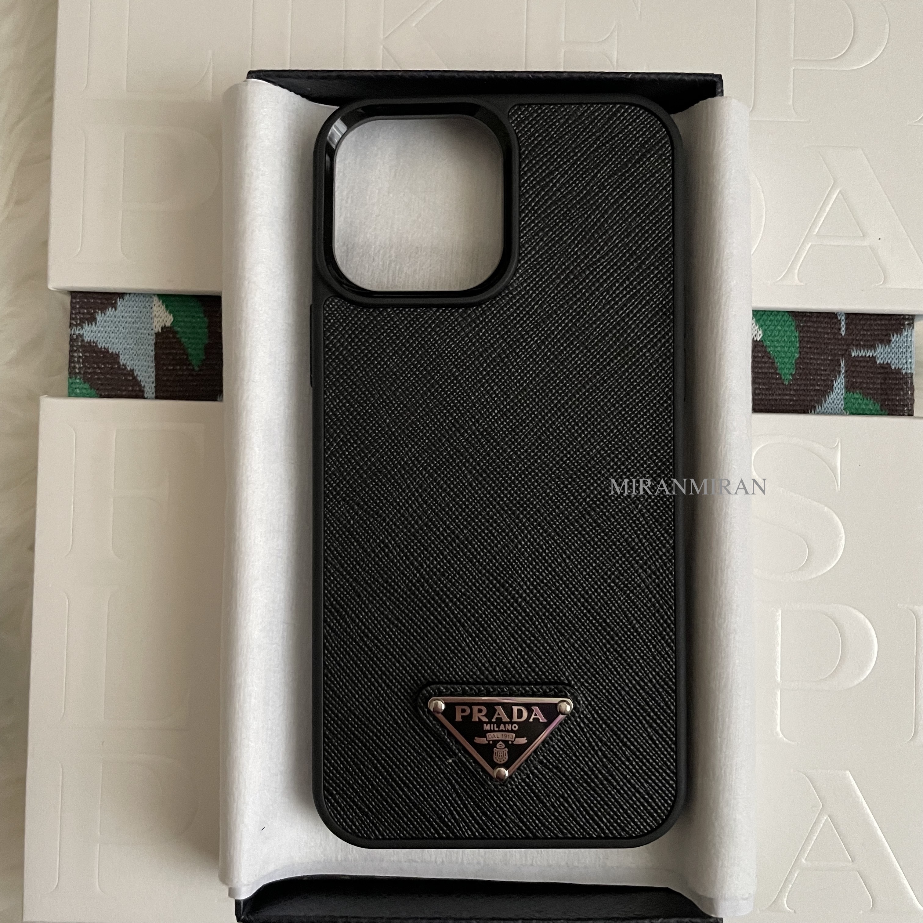 正規品【PRADA】NEW♪ロゴ付きiPhone13Pro Max/ ケース
