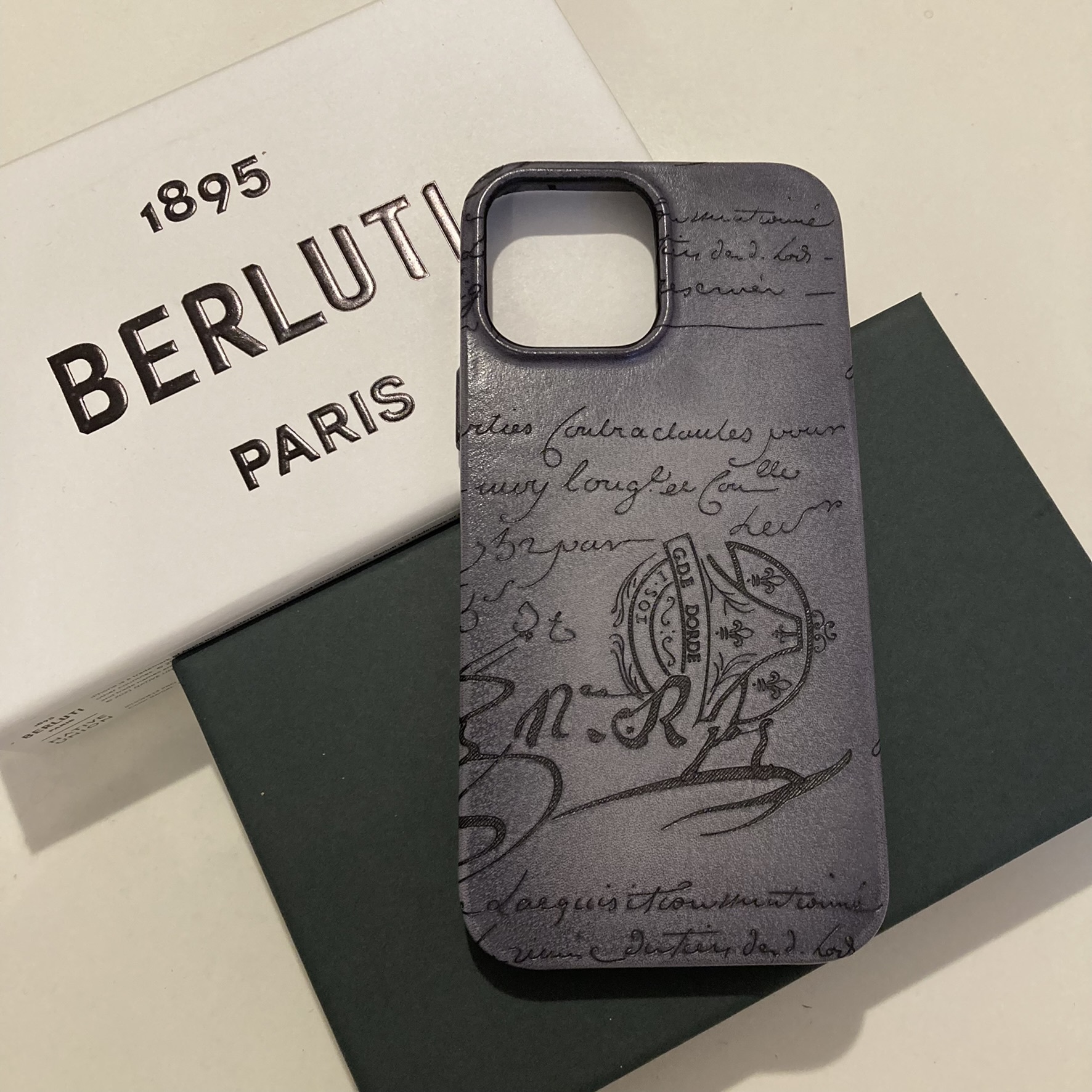 完売品【BERLUTI】 iPhone 13 Pro Maxケース-