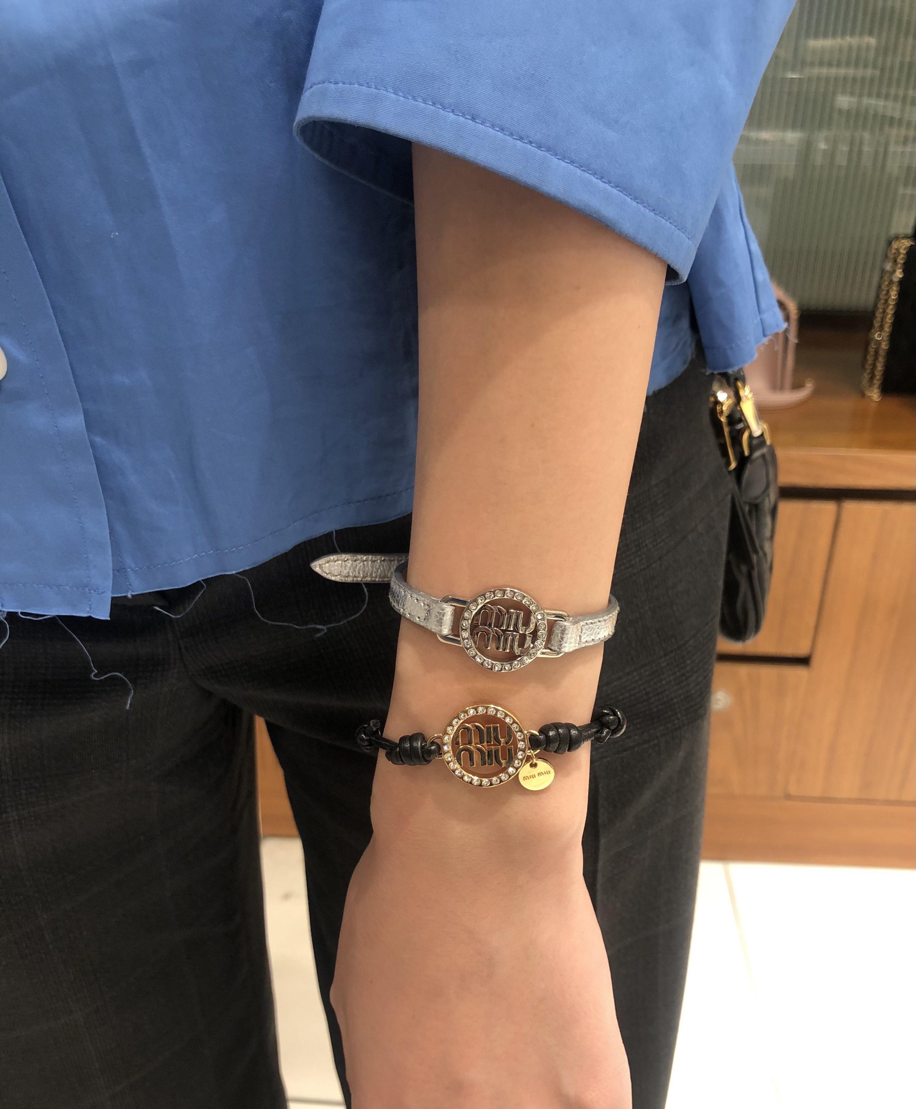 国内直営店☆ MiuMiu マドラスレザー ブレスレット (MiuMiu