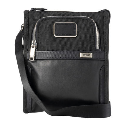 TUMI x ショルダーバッグ(メンズ) - 海外通販のBUYMA