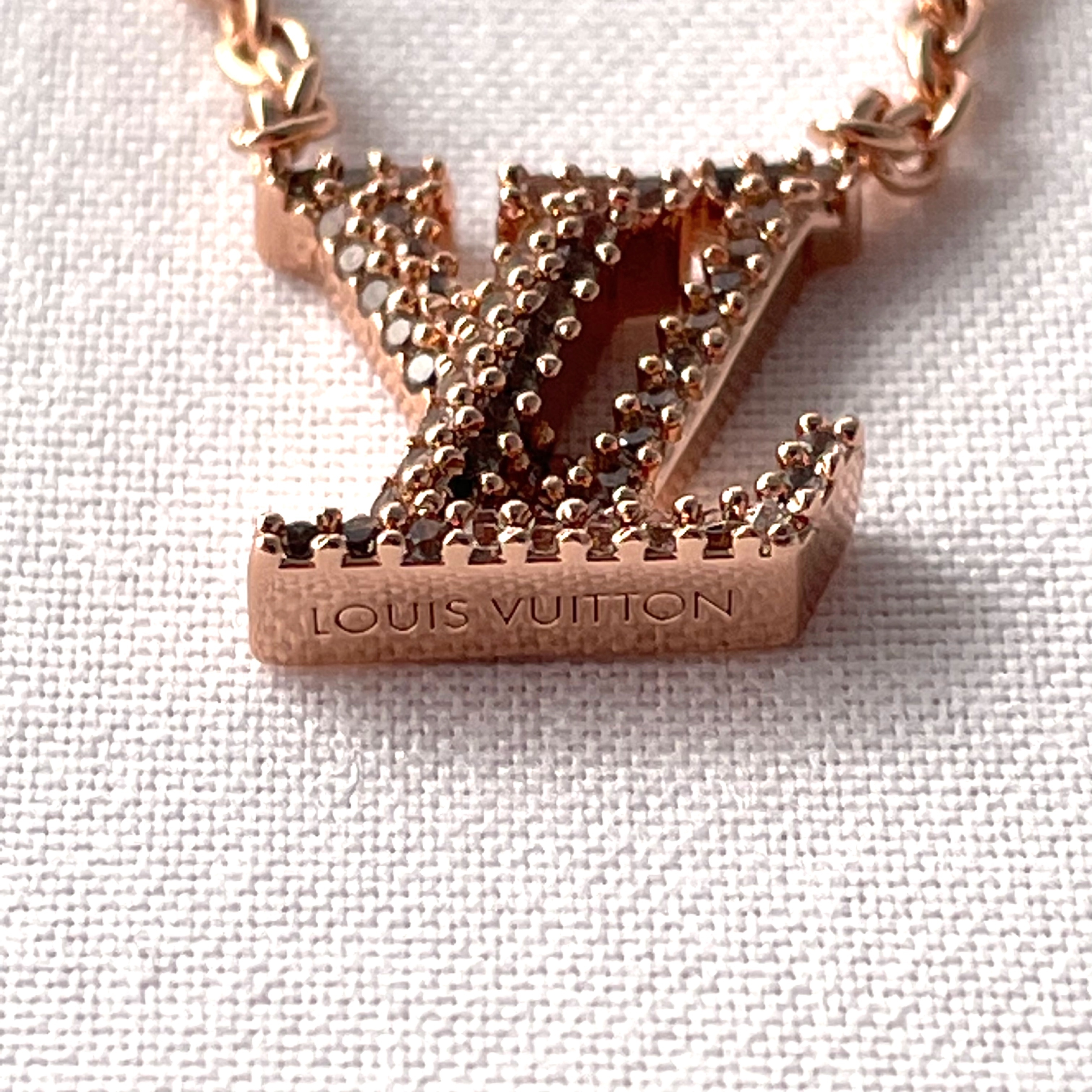 Shop Louis Vuitton Lv instinct pendant (M00522) by CITYMONOSHOP