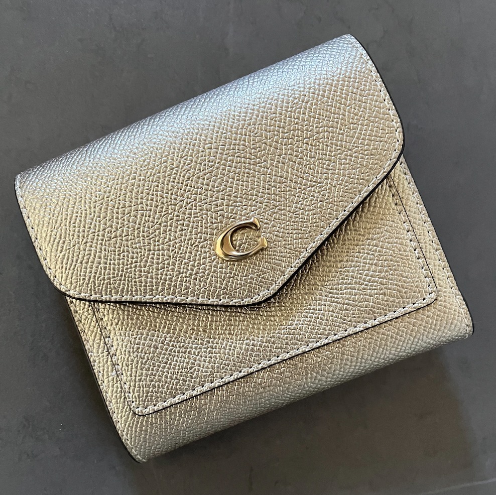 セールCoach Wynウィンメタリックレザースモール折り財布