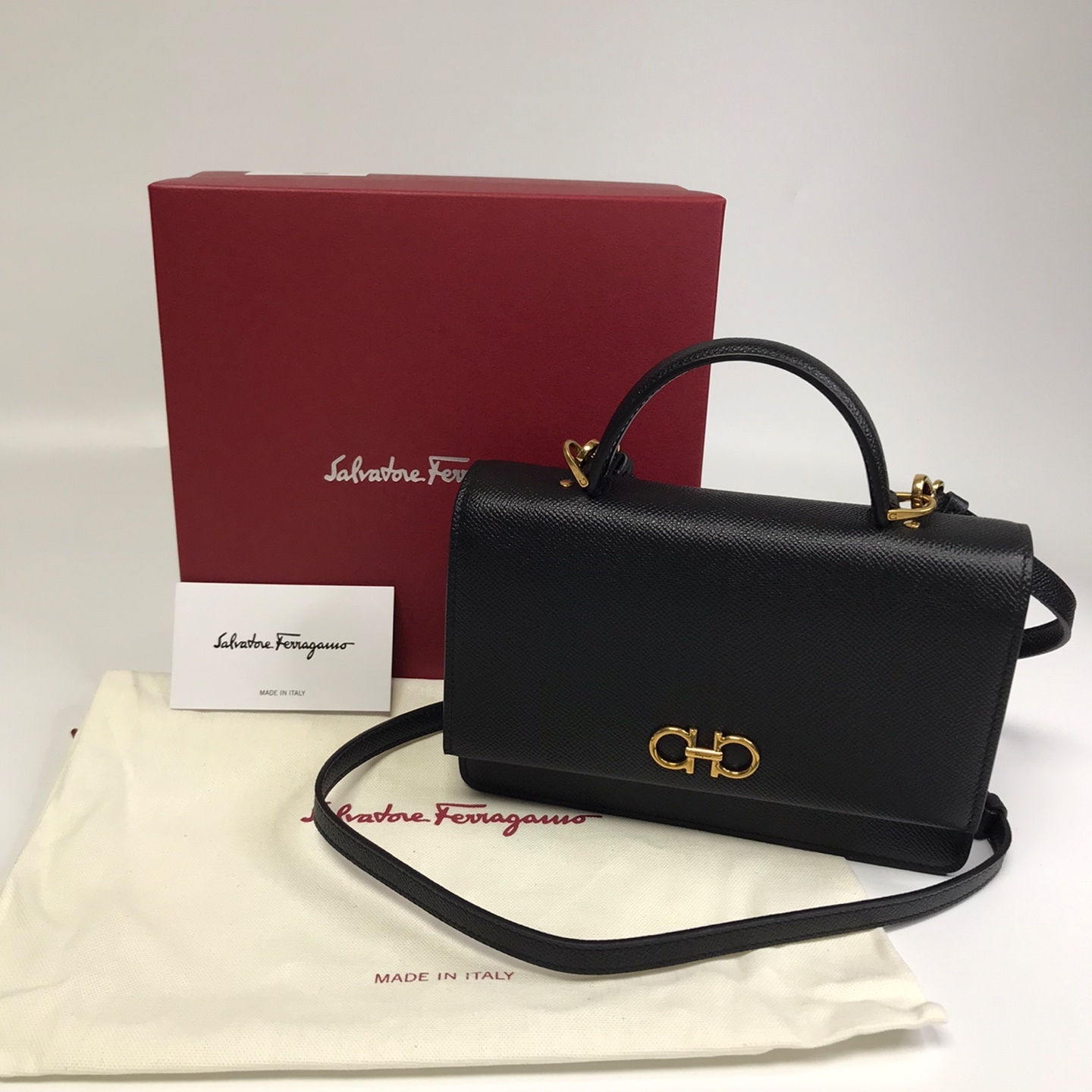 FERRAGAMO★ガンチニロゴ Miniショルダーバック 22 D866 0726522 FERRAGAMO☆ガンチニロゴ Miniショルダーバック 22 D866 0726522