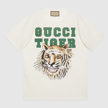 Shop GUCCI T-Shirt With '25 Gucci' Print (655459 XJDOY 9095 Shop GUCCI T-Shirt With '25 Gucci' Print (655459 XJDOY 9095