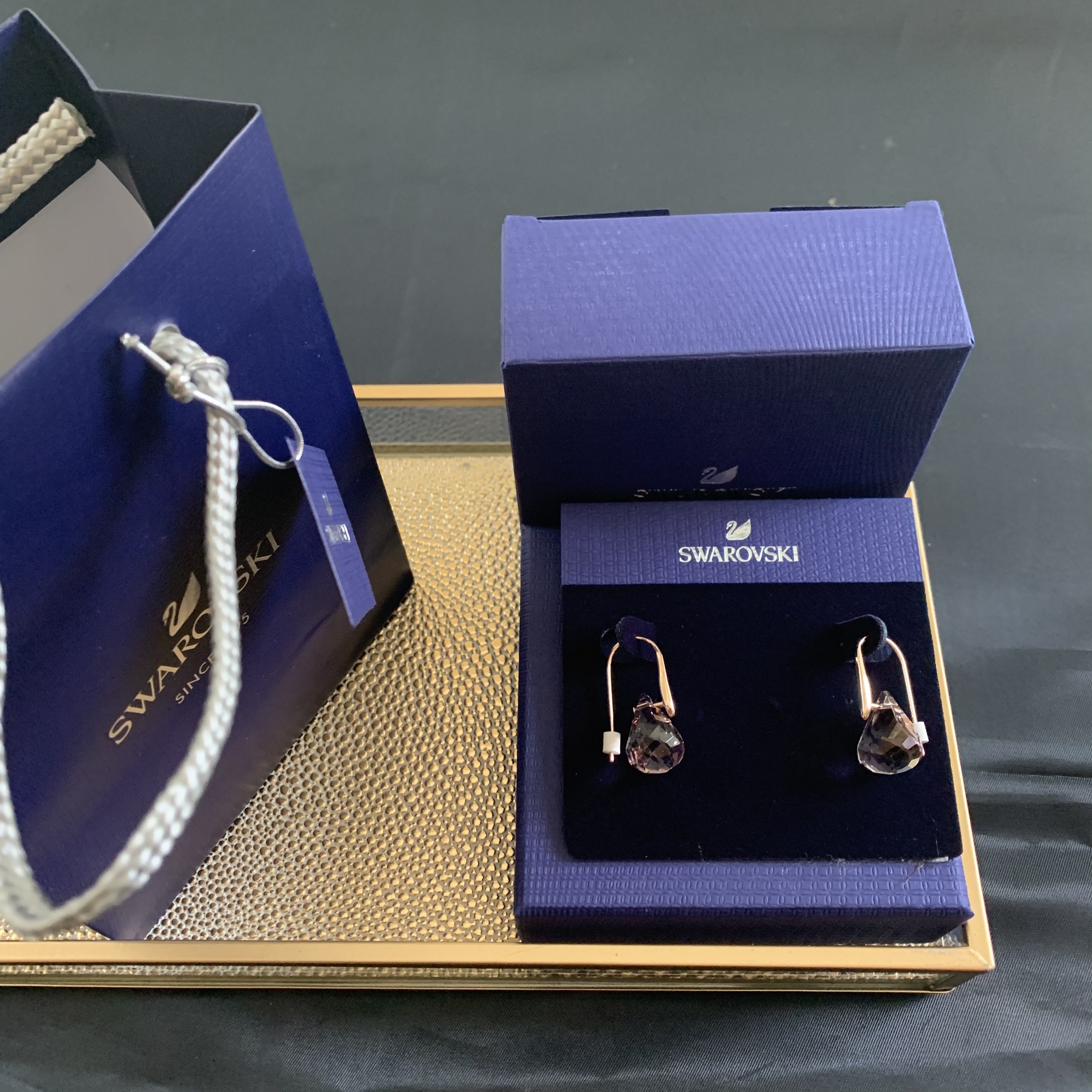 SWAROVSKI 直営アウトレット個性的ピヤス