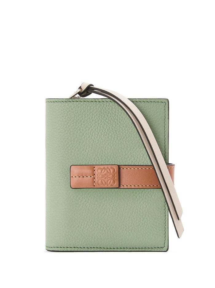 一番人気物 VIP価格★未展開色★2022春夏LOEWE★コンパクトジップウォレット 折りたたみ財布 一番人気物 VIP価格★未展開色★2022春夏LOEWE★コンパクトジップウォレット 折りたたみ財布
