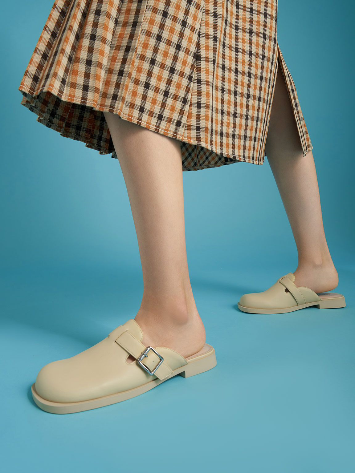大勧め 【Charles&Keith】バックル付き丸いつま先のローファーミュール サンダル・ミュール 大勧め 【Charles&Keith】バックル付き丸いつま先のローファーミュール サンダル・ミュール