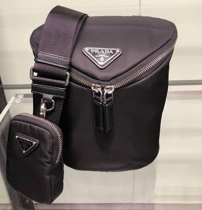 PRADA RE NYLON x ショルダーバッグ(メンズ)|新作を海外通販【BUYMA】 PRADA RE NYLON x ショルダーバッグ(メンズ)|新作を海外通販【BUYMA】