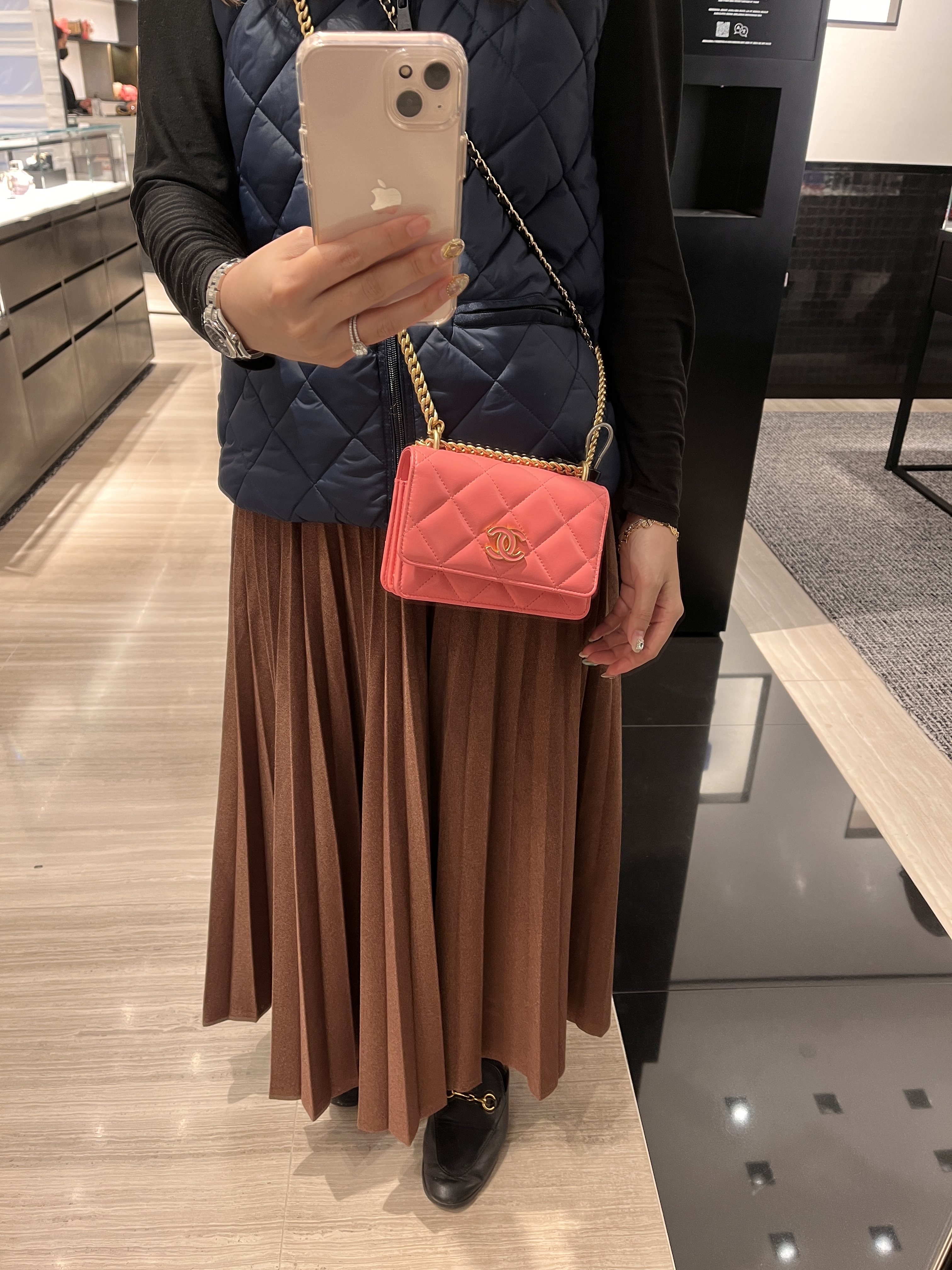 CHANEL 入手困難 大人気ウォレットチェーン 在庫１点あり！