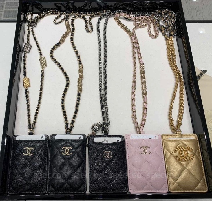 Shop CHANEL 2022-23FW Card Holder With Chain (AP2626 B07641 NG750) by  saeccoo