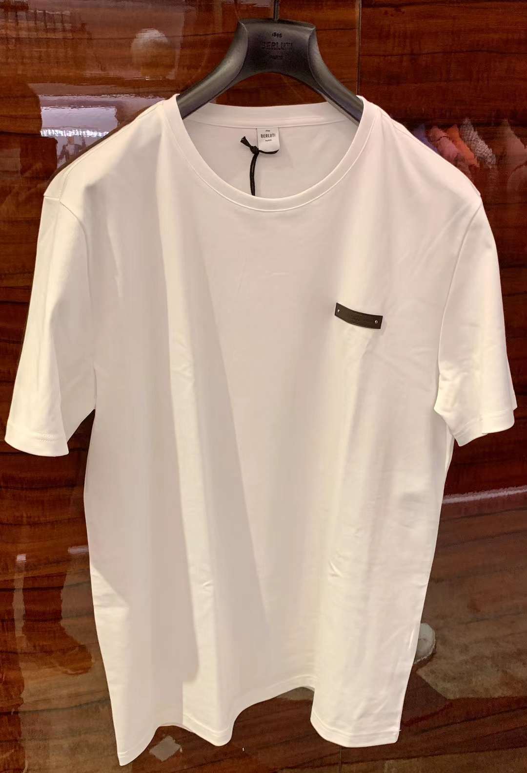 【BERLUTI】レザーディテール付き クルーネック 半袖 Tシャツ BERLUTI】レザーディテール付き クルーネック 半袖 Tシャツ