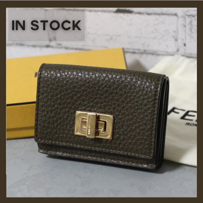 フェンディFENDI 折りたたみ財布 ピーカブー 最大43%OFFクーポン