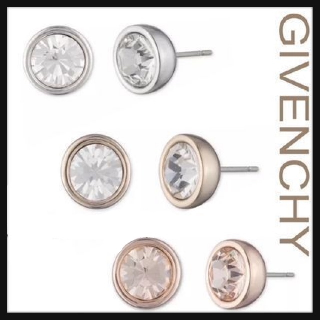 SALE【即発】GIVENCHY♡ひと粒ピアス