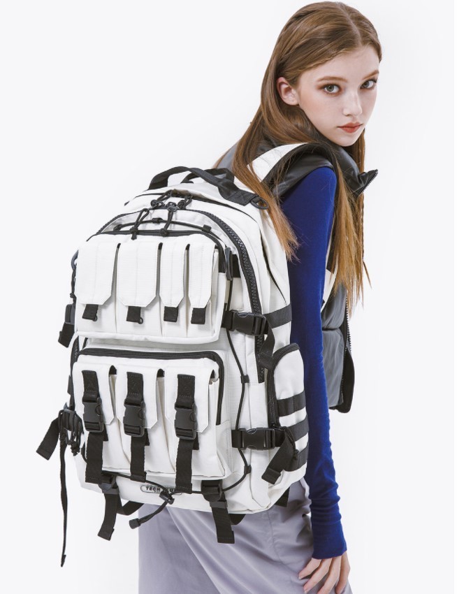 宅配便配送 DAYLIFE] 2022 ☆新商品☆ TECH PLUS BACKPACK #BLACK & WHITE スケートボード