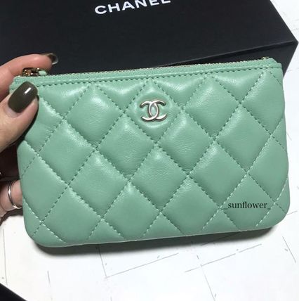 CHANEL x ポーチ(レディース) - 海外通販のBUYMA