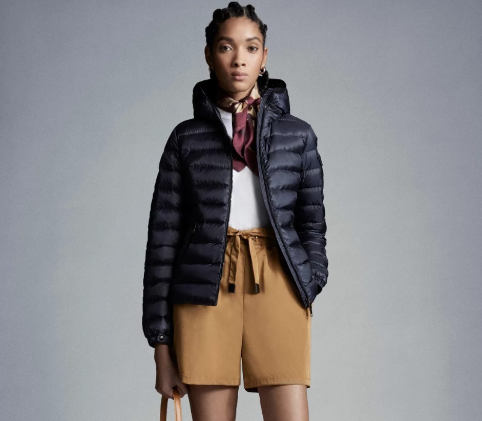 MONCLER2022春夏新作レディース フード内蔵ブルゾン AGDE MONCLER2022春夏新作レディース フード内蔵ブルゾン AGDE
