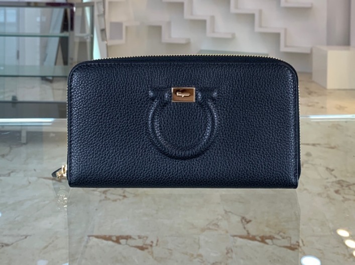 ☆韓国の人気☆【Salvatore Ferragamo】☆レディース 長財.布☆