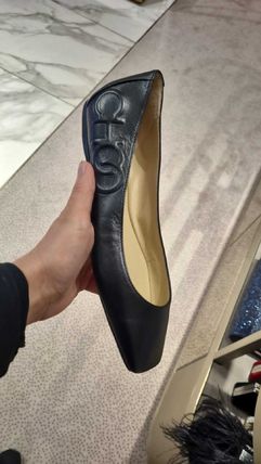 Jimmy Choo(ジミーチュウ) フラットシューズ(レディース) - 海外通販の
