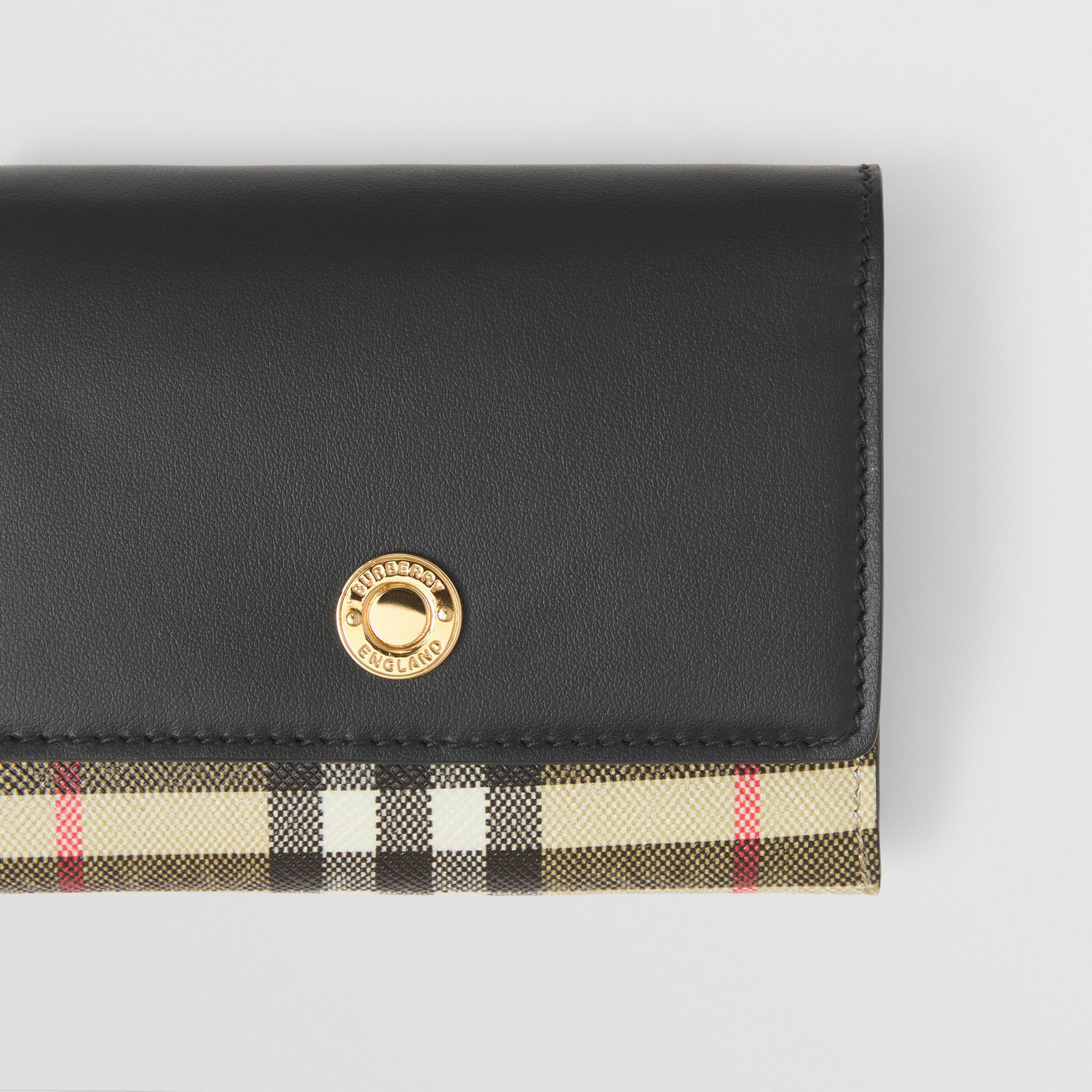 BURBERRY】レザーとチェック生地の小さなフラップウォレット