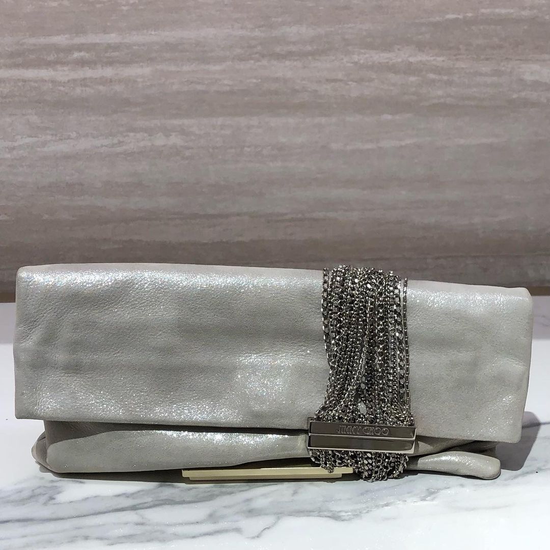 【全品送料無料】 完売必須☆Jimmy Choo CHANDRA クラッチバッグ シルバー 人気 クラッチバッグ 【全品送料無料】 完売必須☆Jimmy Choo CHANDRA クラッチバッグ シルバー 人気 クラッチバッグ