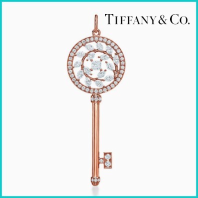 春先取りの 【日本未入荷】Tiffany Victoria ゴールド ダイアキーペンダント ネックレス・ペンダント 春先取りの 【日本未入荷】Tiffany Victoria ゴールド ダイアキーペンダント ネックレス・ペンダント