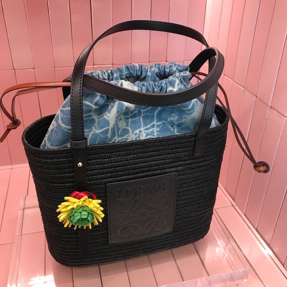 カゴバッグに合わせて!【Loewe】ドローストリングポーチ (LOEWE ...