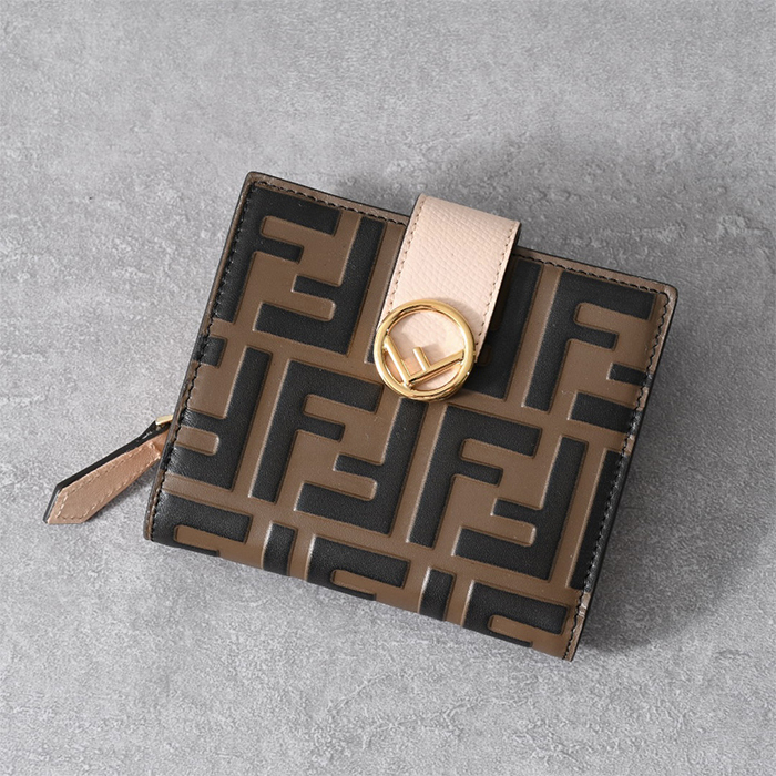 Fendi エフ イズ フェンディ二つ折り財布 最も優遇