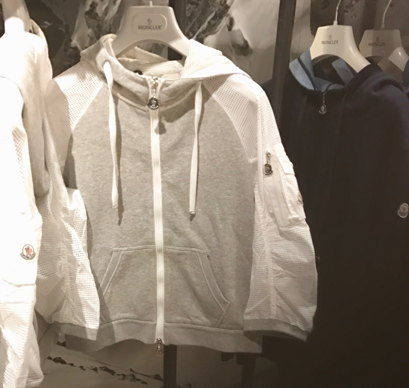 国内即発☆ロゴパッチメッシュスリーブのフーディー MONCLER