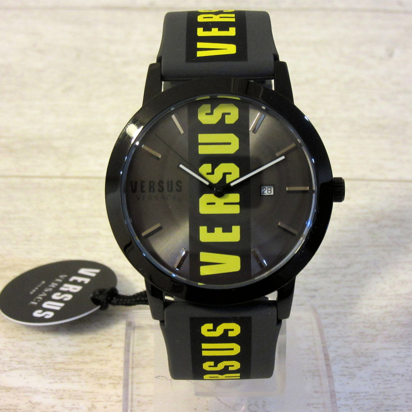 ☆即納☆VERSUS VERSACE ロゴ ウォッチ 腕時計 ロゴドン 黒 黄 (VERSUS