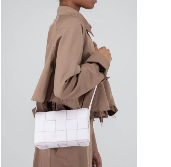 BOTTEGA VENETA ショルダーバッグ・ポシェット 【BOTTEGA VENETA】イントレチャート レザー カセットバッグ(11)