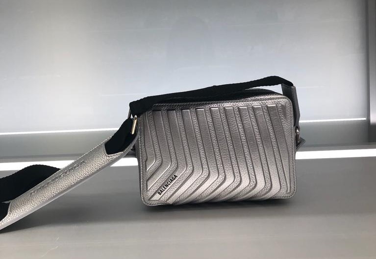 【BALENCIAGA】CAR FLAP ストラップ付き カメラバッグ