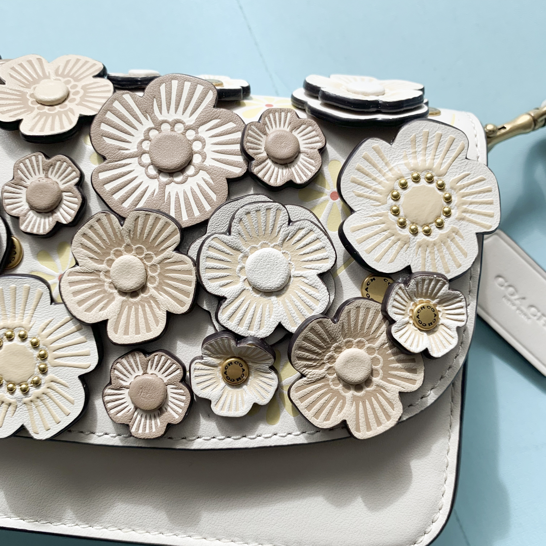 【COACHブティック】●即完売!NEW●お花♪●ヘイデン アップリケ COACHブティック】○即完売!NEW○お花♪○ヘイデン アップリケ