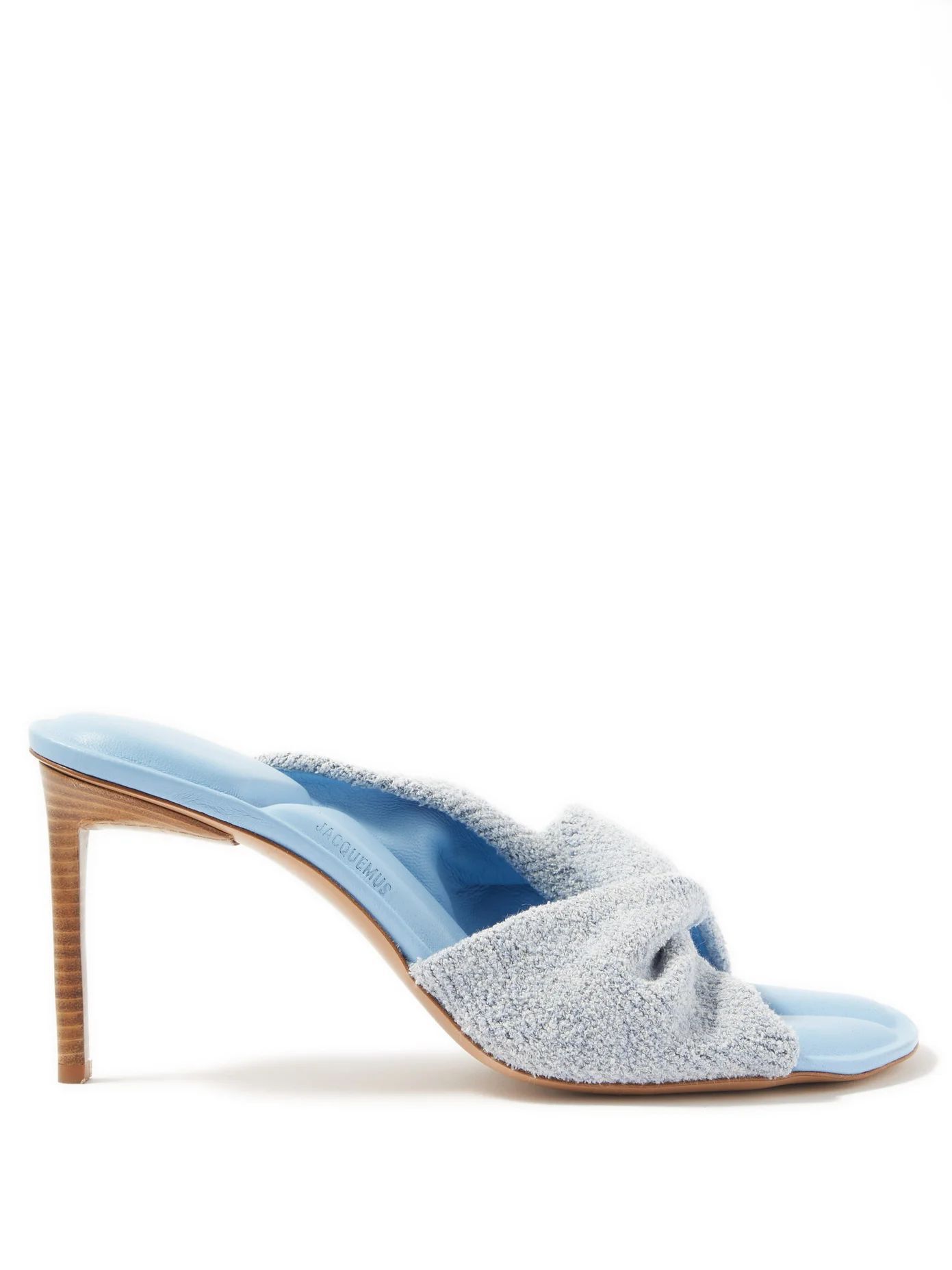 JACQUEMUS バヌ ツイストストラップ テリー&レザーミュール ...