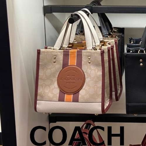 【 開梱 設置?無料 】 大人気!デンプシー ★COACH トート ジャカード シグネチャー 22 ショルダーバッグ・ポシェット 【 開梱 設置?無料 】 大人気!デンプシー ★COACH トート ジャカード シグネチャー 22 ショルダーバッグ・ポシェット