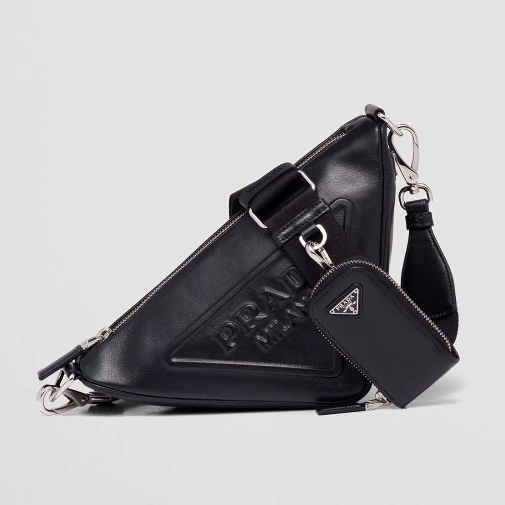 PRADA ショルダーバッグ・ポシェット 雑誌掲載 プラダ ショルダーバッグ レザー エンボスロゴ ポーチ(2)