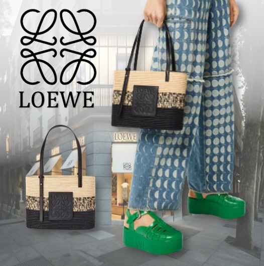 人気カラーの
新作!!【LOEWE】Ibiza ☆ スクエアバスケットバッグ ☆ ショルダーバッグ・ポシェット 人気カラーの
新作!!【LOEWE】Ibiza ☆ スクエアバスケットバッグ ☆ ショルダーバッグ・ポシェット