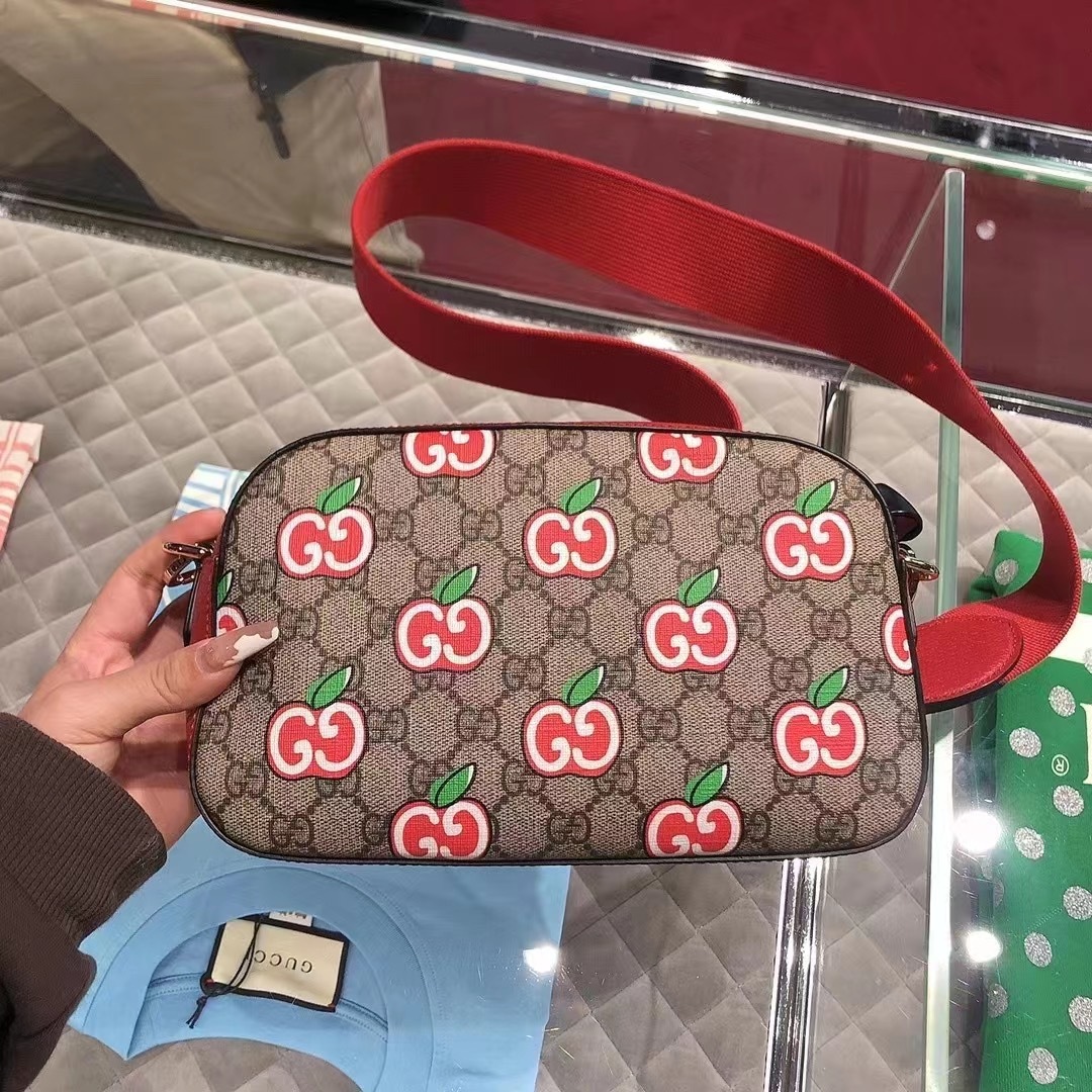 GUCCI 子供用ショルダー・ポシェット・ボディバッグ GUCCI モノグラムリンゴ柄 ショルダーバッグ 通学かばん(4)