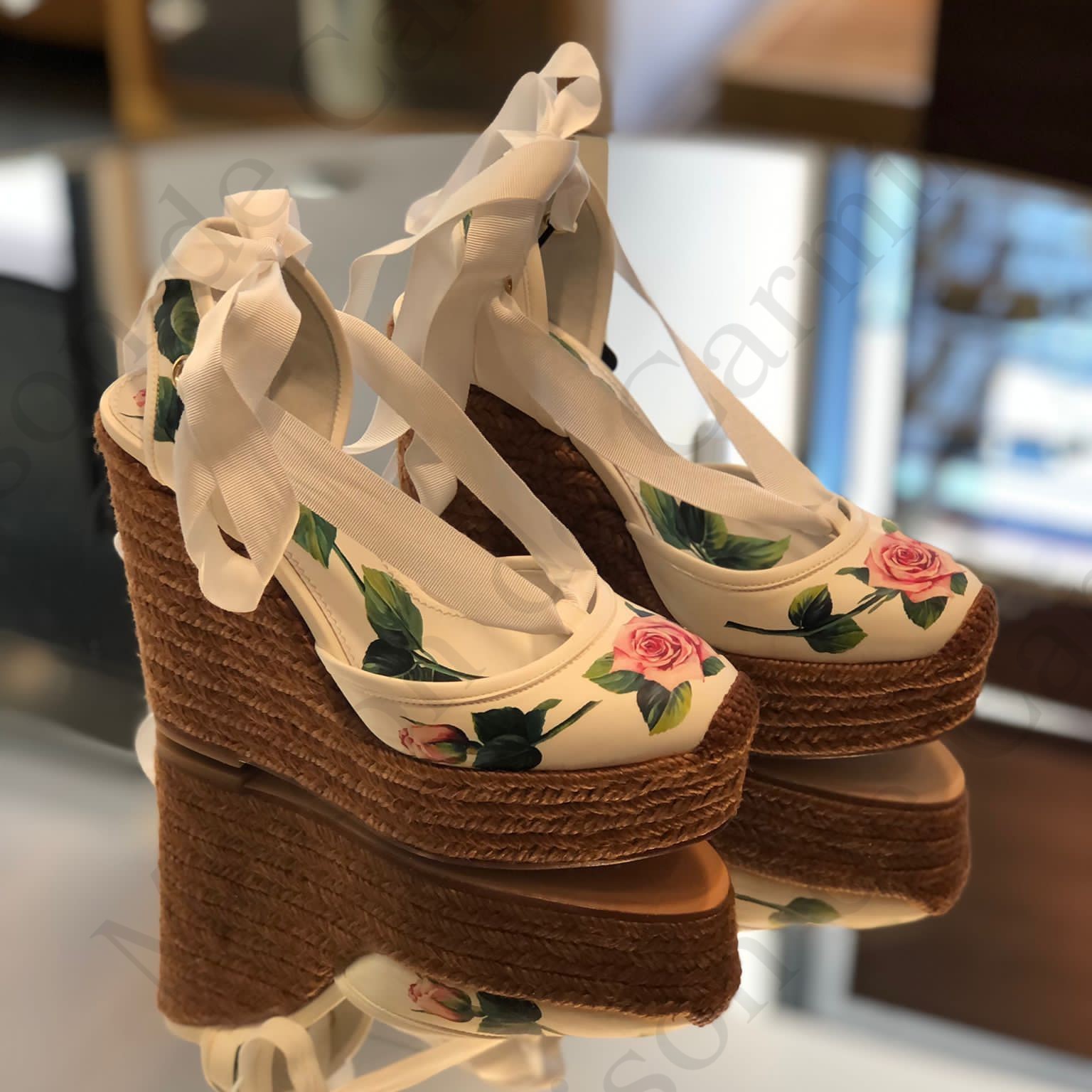 Dolce & Gabbana ローズ オープントゥ ウェッジ サンダル (Dolce ...