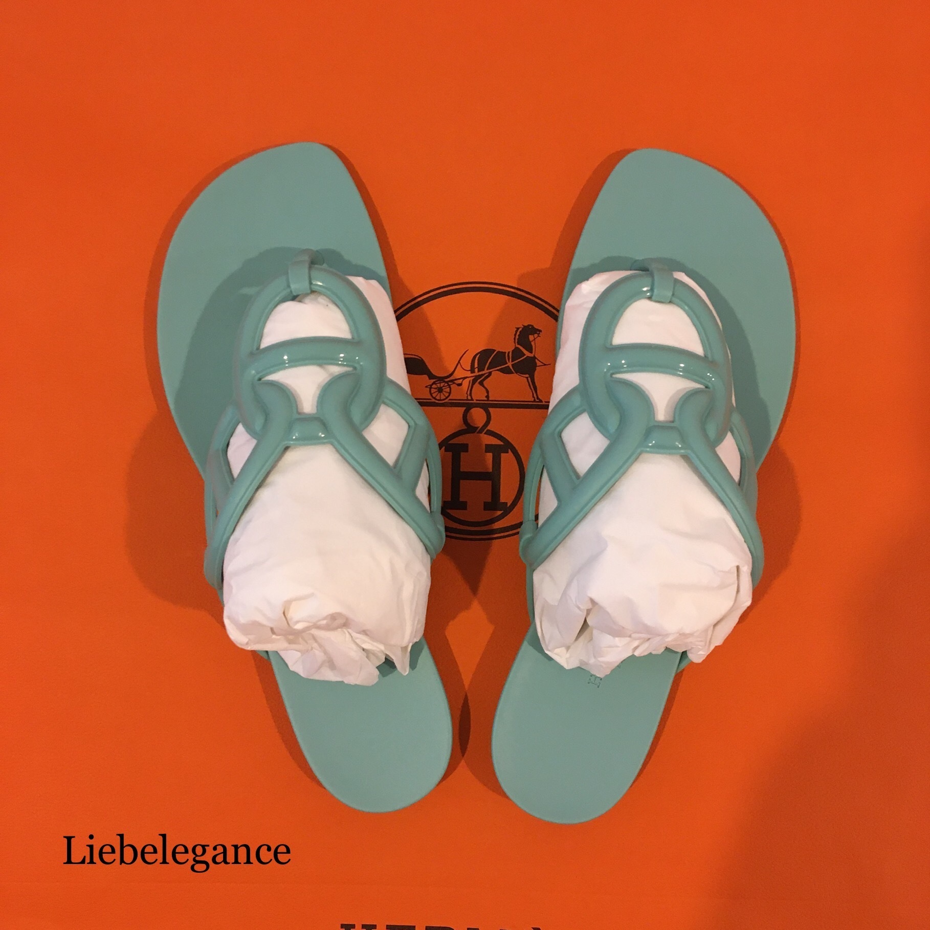 入手困難でも国内即発 ♪ エジェリ サンダル 《Egerie Sandal》