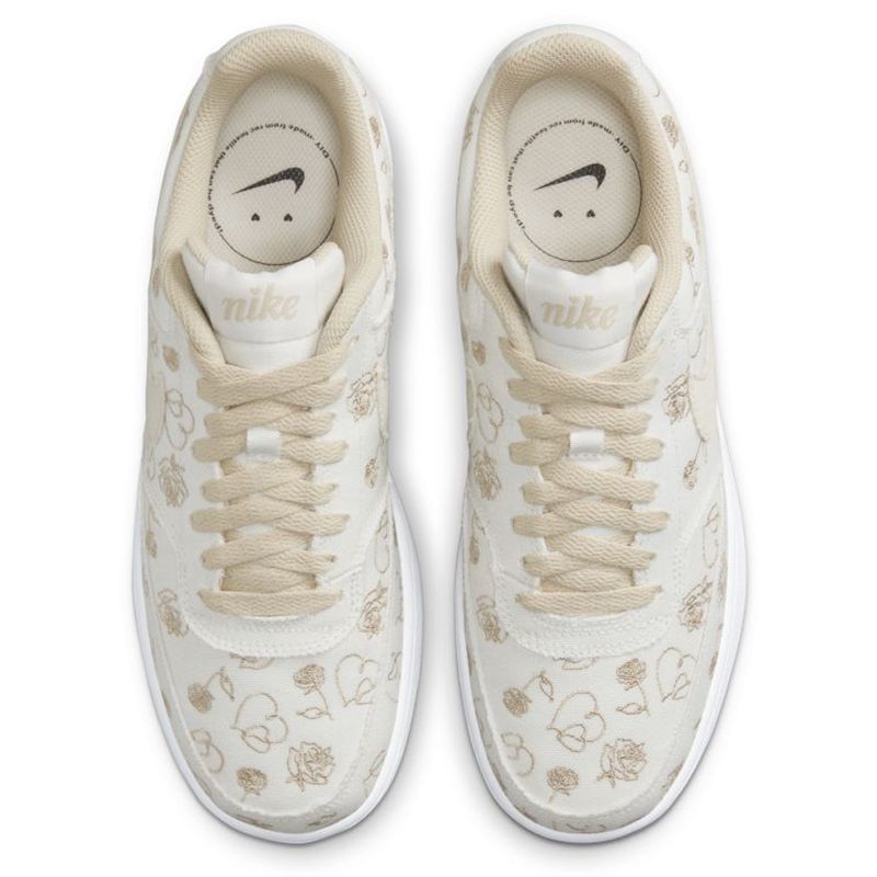 ★NIKE WMNS★送関込★女性らしい「ベージュスニーカー」★ ☆NIKE WMNS☆送関込☆女性らしい「ベージュスニーカー」☆
